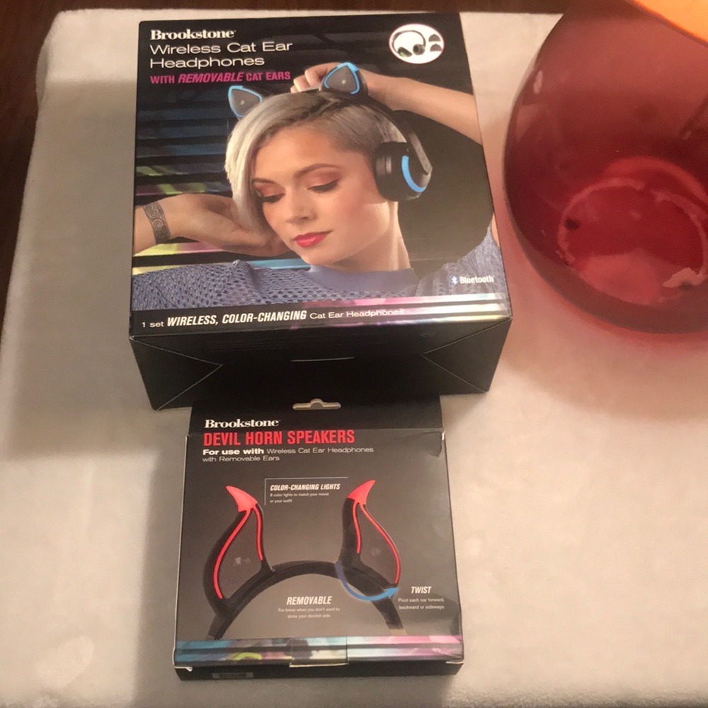 Headphones brand new, wireless extra ears included